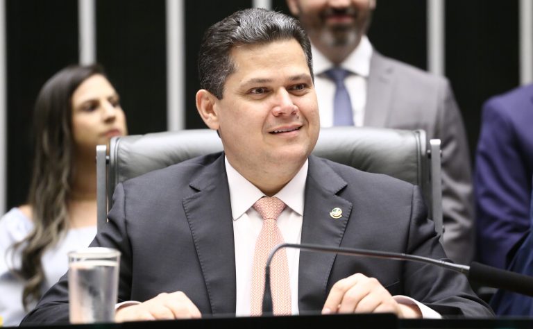 Durante abertura do ano legislativo, Alcolumbre defende diálogo e repúdio ao extremismo