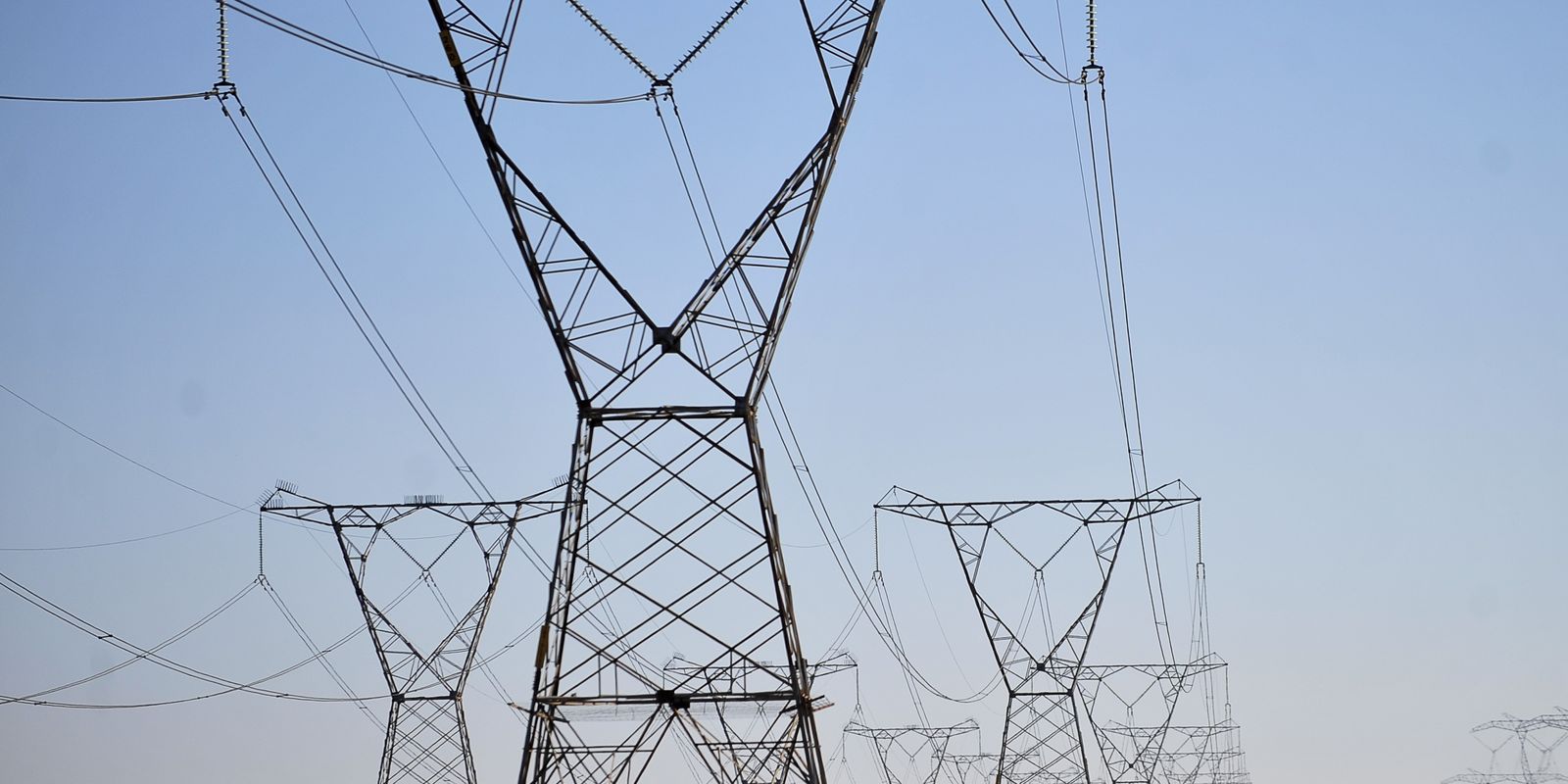 Entidades questionam fontes poluentes no leilão de reserva de energia