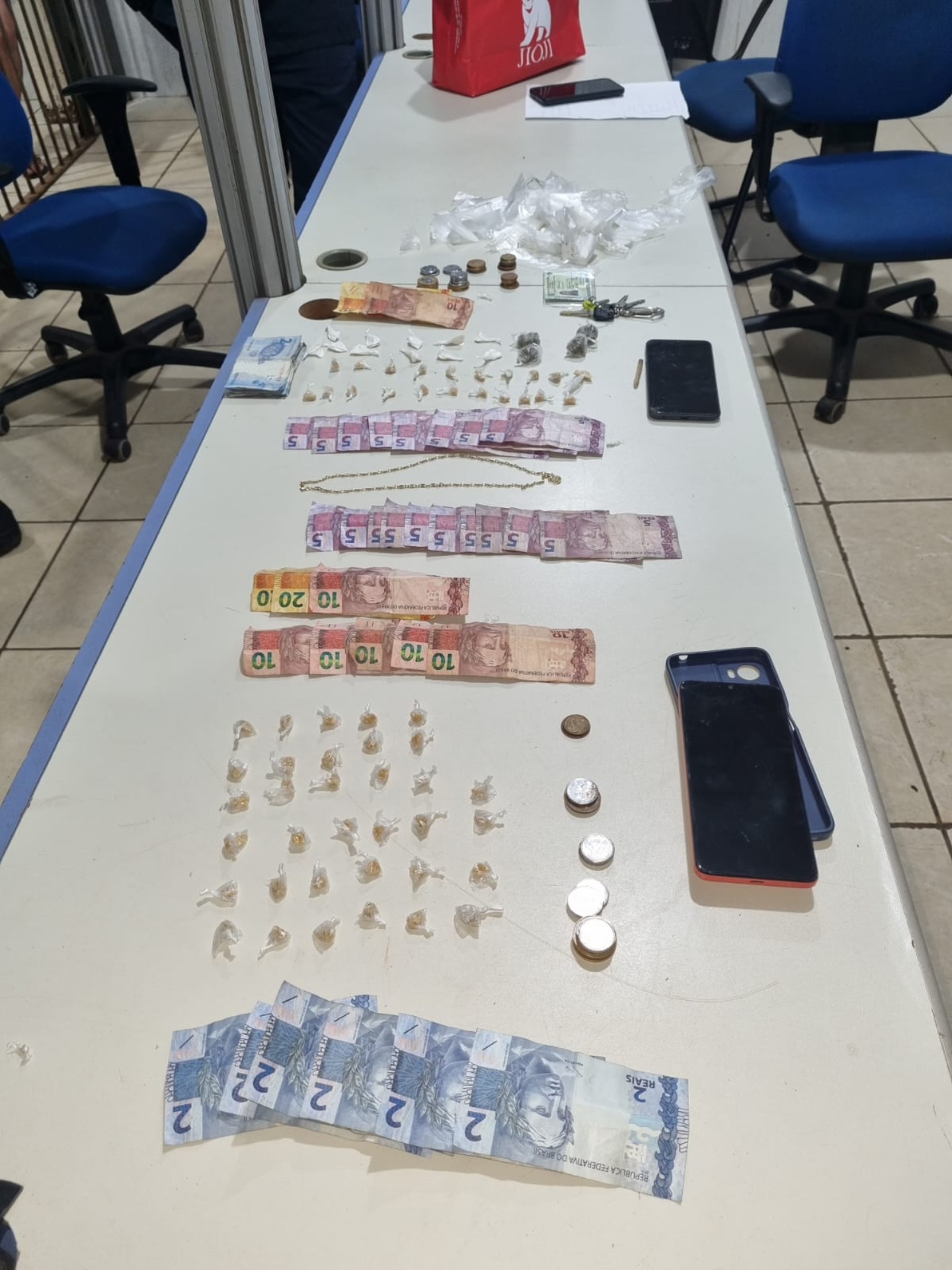 AÇÃO INTEGRADA ENTRE 9º BPM E BPCHOQUE RESULTA EM APREENSÃO DE DROGAS E VEÍCULO EM PORTO VELHO