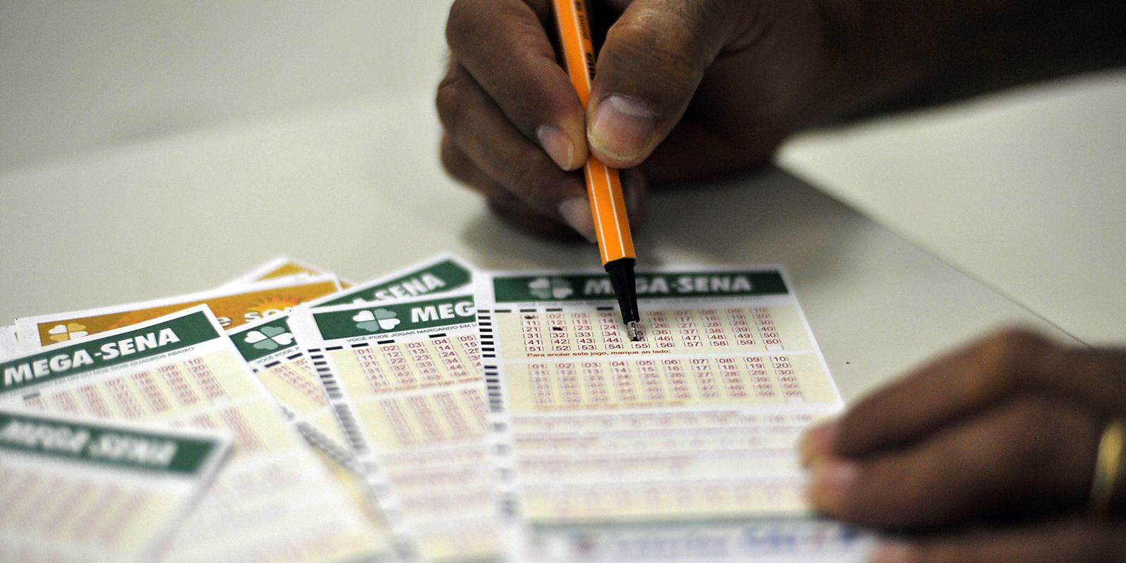 Mega-Sena acumula novamente e prêmio principal vai para R$ 65 milhões