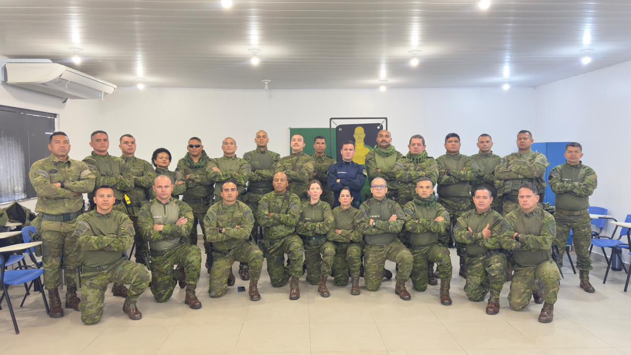 BPFRON PARTICIPA DE INSTRUÇÃO SOBRE USO DIFERENCIADO DA FORÇA E EMPREGO DA TASER X2 NO CENTRO DE ENSINO DA PMRO