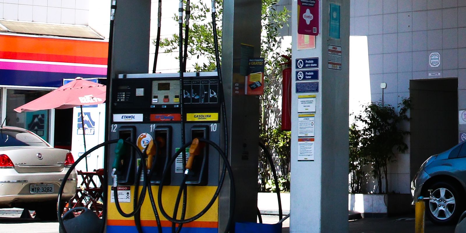 Concorrência do etanol e subvenção fazem preço da gasolina cair