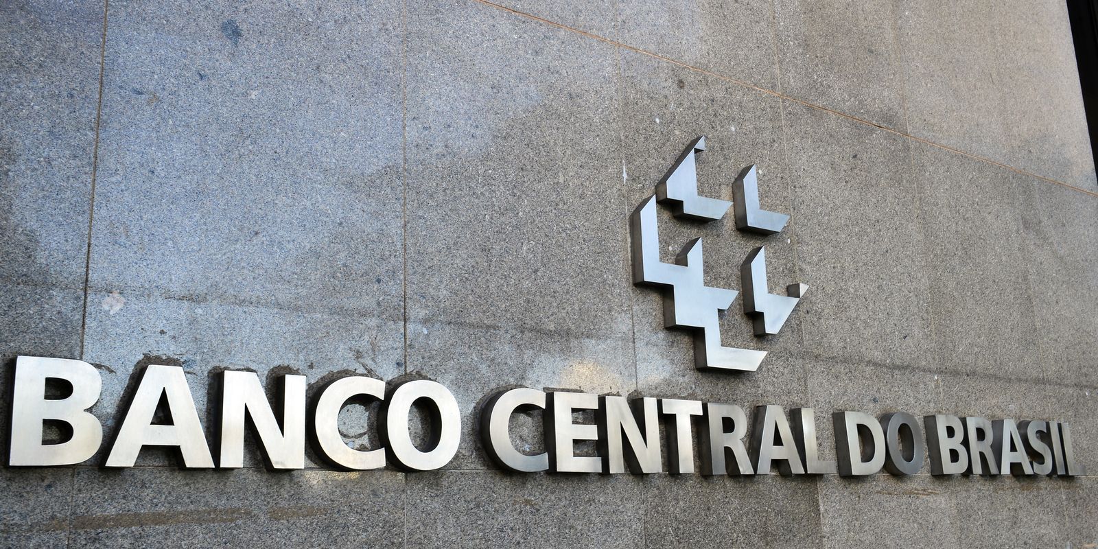 Copom reduz taxa Selic para 14,25% ao ano 