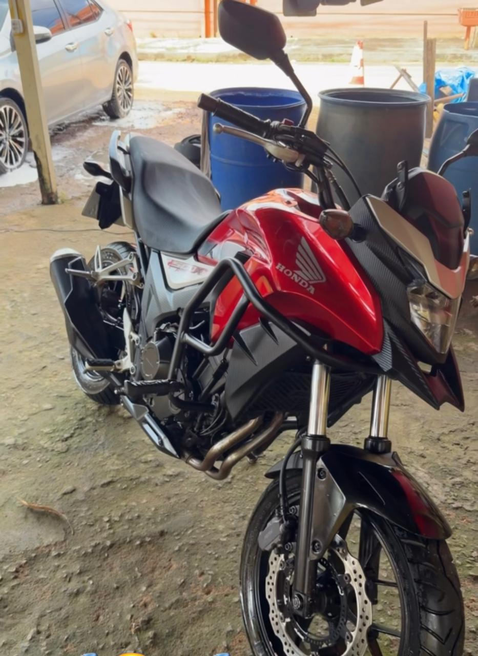 Criminosos armados invadem residência, mantêm família sob ameaça e roubam motocicleta na zona leste de Porto Velho