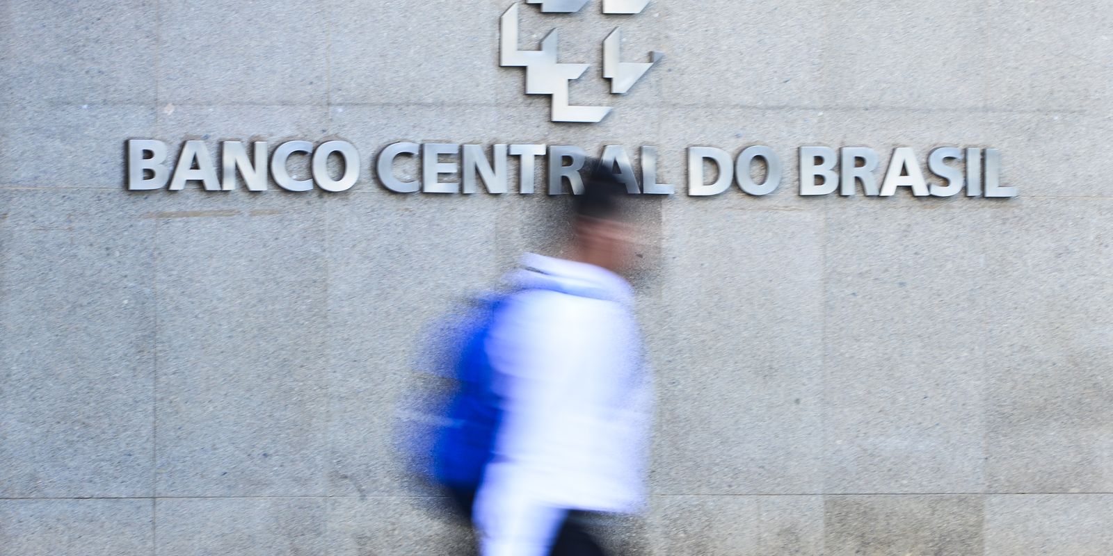 Mercado eleva projeção de inflação e vê Selic em 14% ao ano em 2026