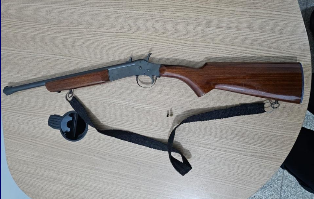 Mulher é conduzida após disparo de arma de fogo durante discussão com o companheiro em Espigão do Oeste