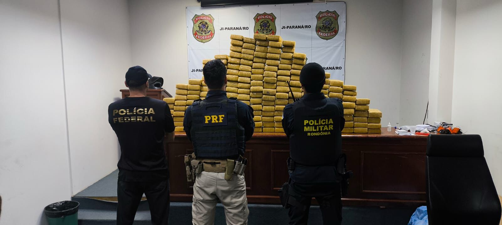 Perseguição, acidente e 208 quilos de maconha: PM de Rondônia causa duro golpe ao crime organizado na RO-481