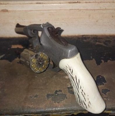 PMRO apreende arma de fogo e conduz envolvidos após abordagem em Guajará-Mirim