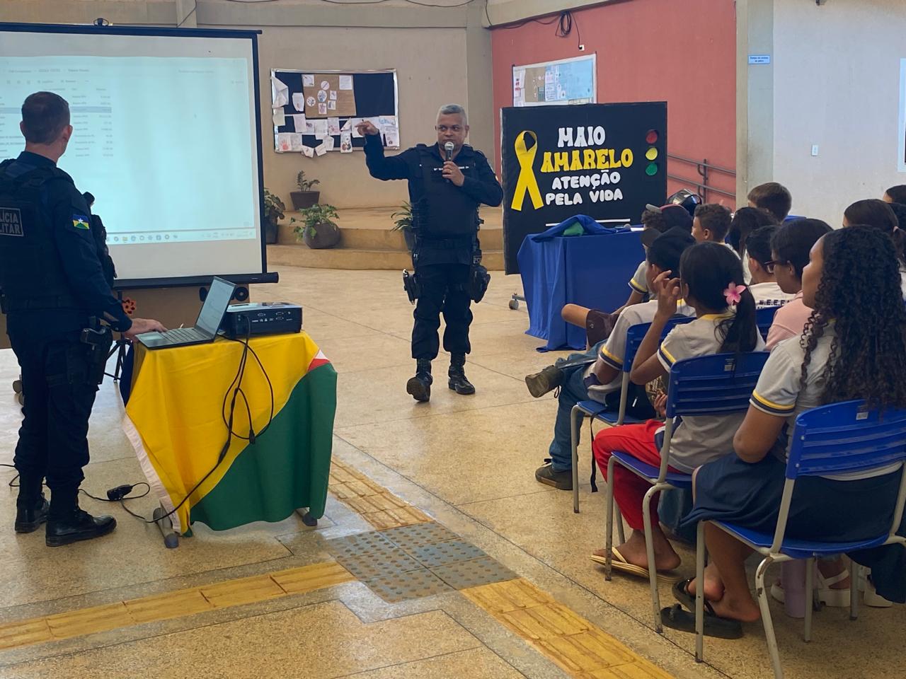 Polícia Militar realiza ação educativa sobre o Maio Amarelo em escola do Distrito de Rio Pardo