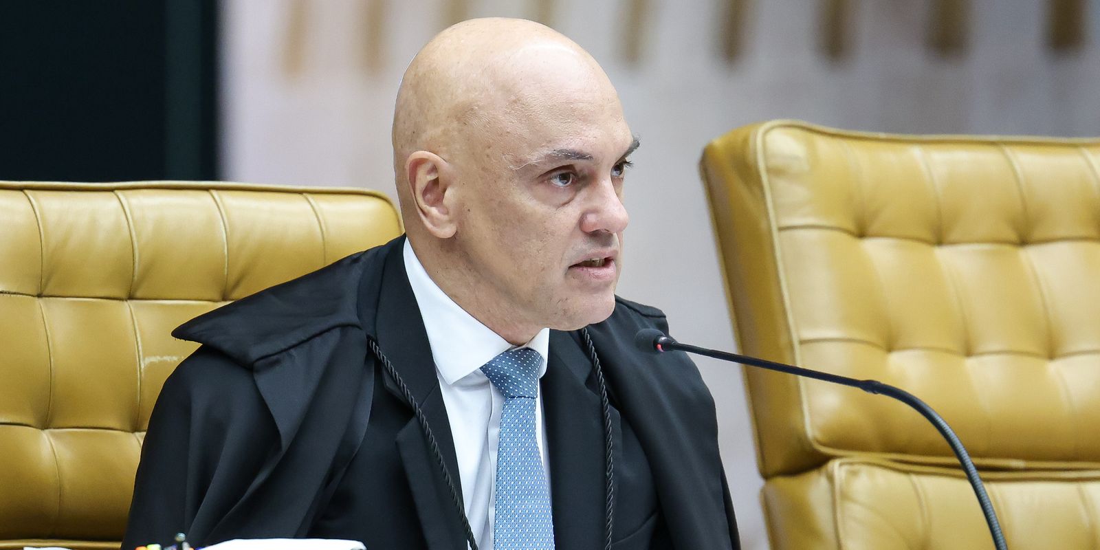 Por ordem de Moraes, PF faz busca por armas na casa de Bolsonaro
