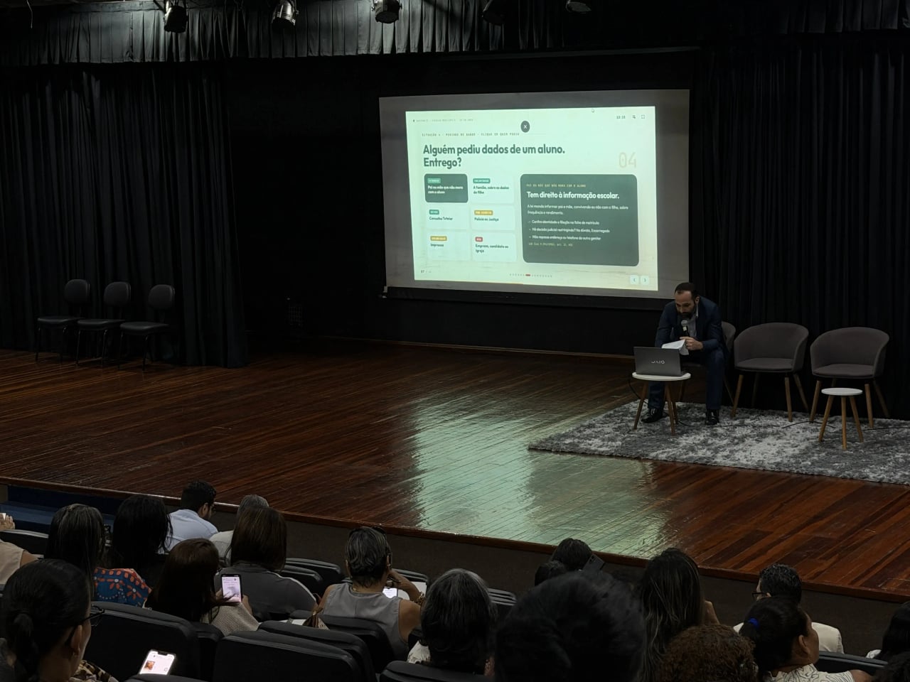 Gestores escolares recebem orientação sobre proteção de dados em seminário da Prefeitura