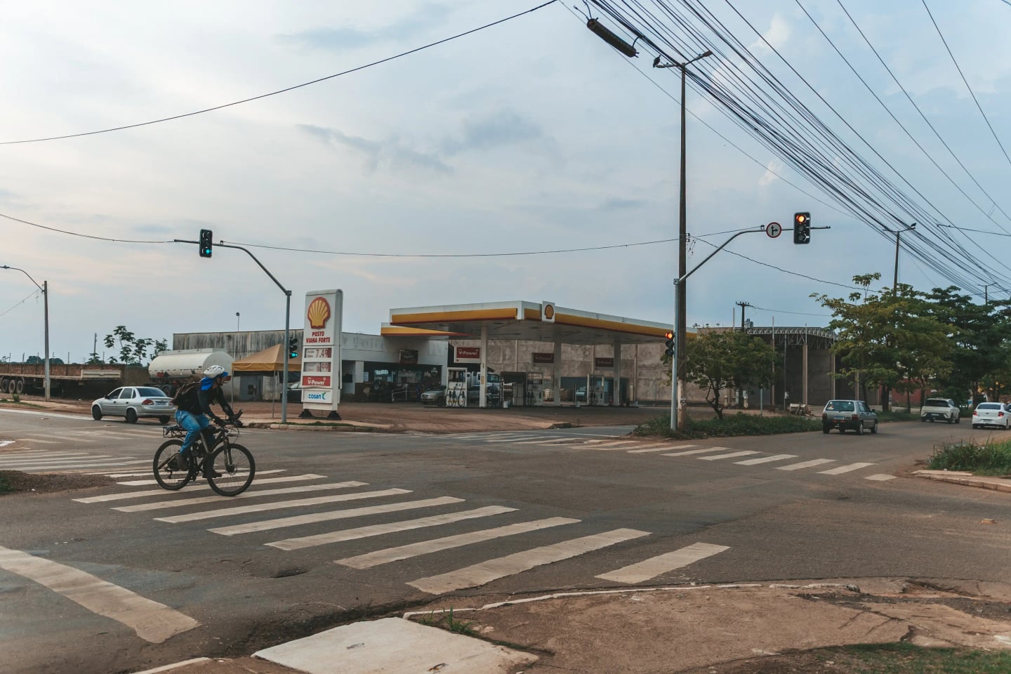 Instalação de semáforo na avenida Mamoré busca diminuir acidentes na rua Capão da Canoa