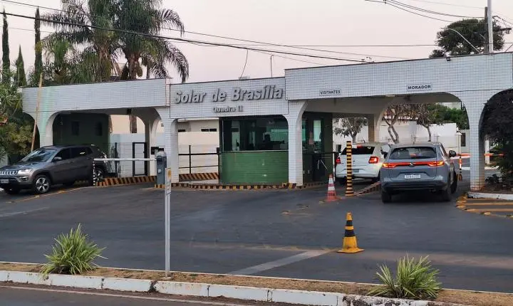 Bolsonaro pede autorização para receber Mileii na prisão domiciliar