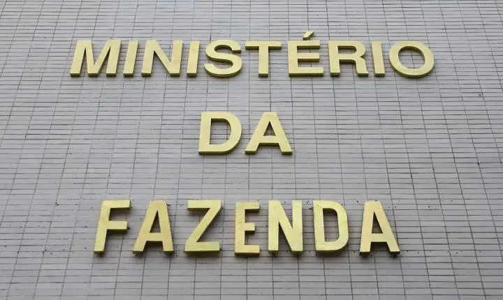Contas do governo têm superávit de R$ 4,8 bilhões em setembro