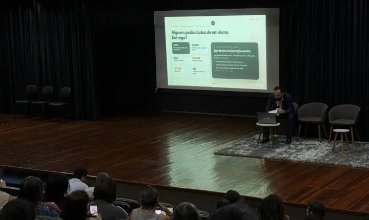 Gestores escolares recebem orientação sobre proteção de dados em seminário da Prefeitura