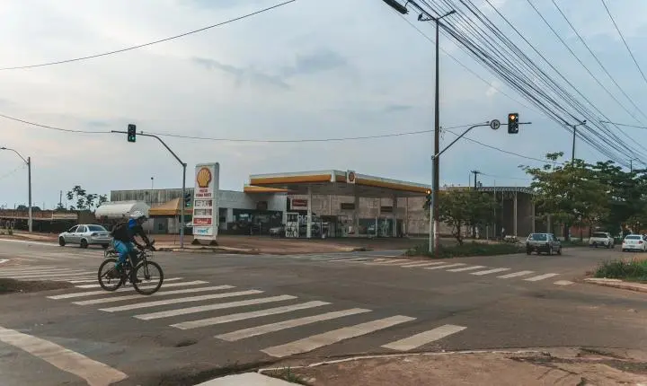 Instalação de semáforo na avenida Mamoré busca diminuir acidentes na rua Capão da Canoa