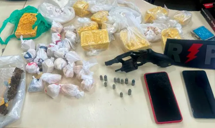 JI-PARANÁ – POLÍCIA MILITAR APREENDE MAIS DE 5 KG DE DROGAS, ARMA DE FOGO E PRENDE SUSPEITO
